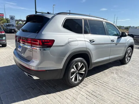 More photos of 2026 Volkswagen Atlas 2.0T SE at Emich Volkswagen, CO