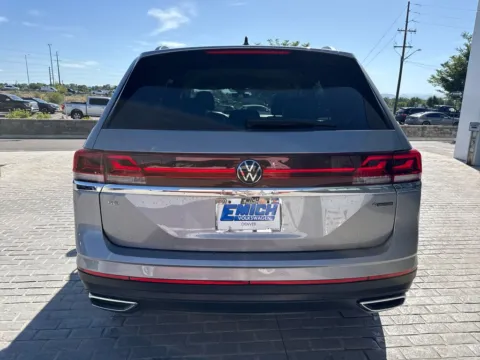 More photos of 2026 Volkswagen Atlas 2.0T SE at Emich Volkswagen, CO