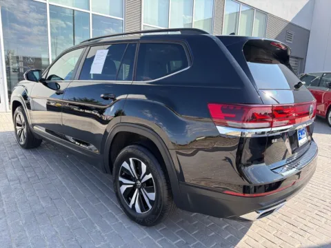 More photos of 2026 Volkswagen Atlas 2.0T SE at Emich Volkswagen, CO