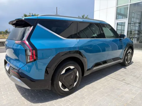 More photos of 2024 Kia EV9 Land at Emich Volkswagen, CO