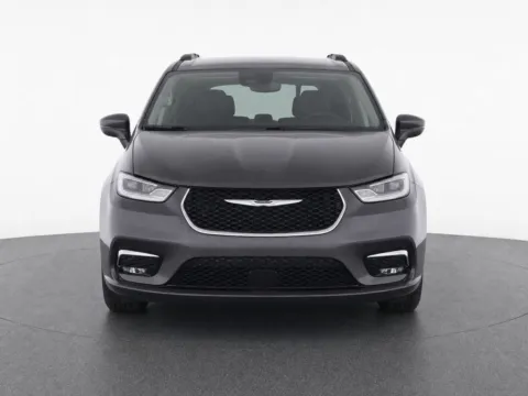 More photos of 2022 Chrysler Pacifica Touring L at Emich Volkswagen, CO