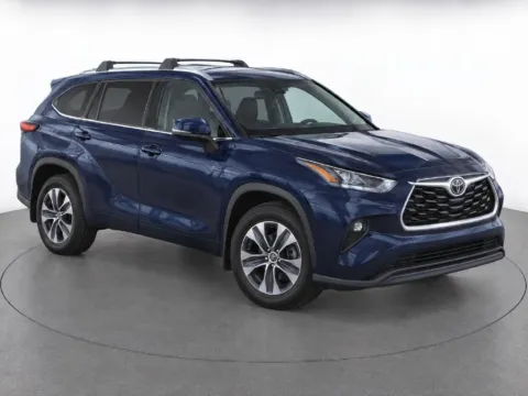 Photos of 2022 Toyota Highlander XLE for sale in Denver, CO at Emich Volkswagen