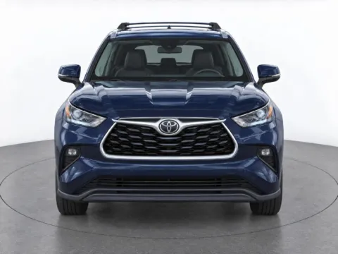 More photos of 2022 Toyota Highlander XLE at Emich Volkswagen, CO