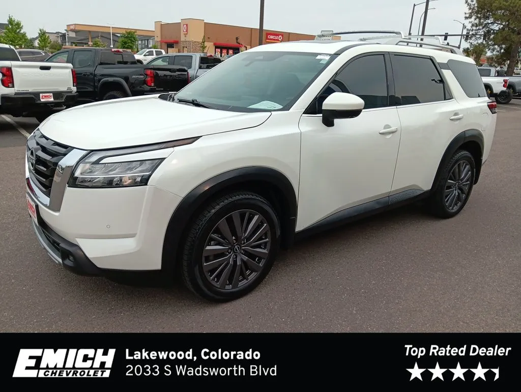 White 2023 Nissan Pathfinder SL for sale in Lakewood, CO