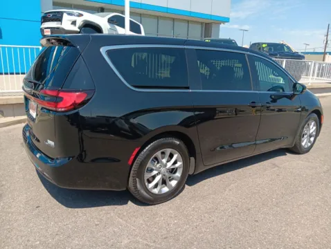 More photos of 2026 Chrysler Pacifica Limited at Emich Chevrolet, CO