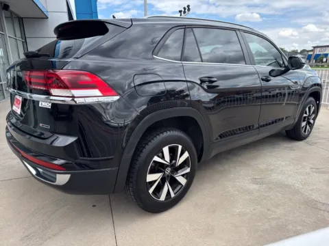 More photos of 2020 Volkswagen Atlas Cross Sport 2.0T SE at Emich Chevrolet, CO