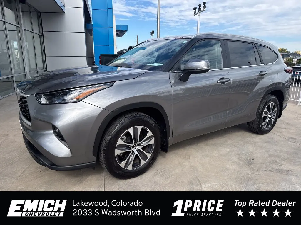 Gray 2026 Toyota Highlander XLE for sale in Lakewood, CO