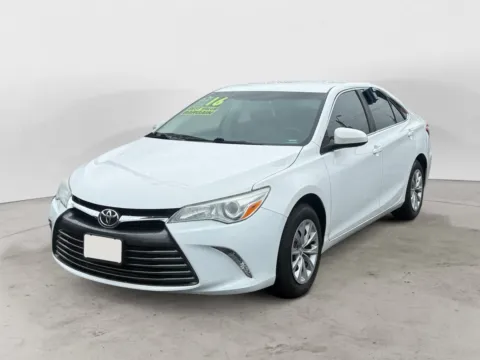 White 2016 TOYOTA CAMRY SE; LE; XLE; X SE; LE; XLE; XSE for sale in Kansas City, MO