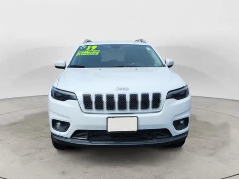 Photos of 2019 JEEP CHEROKEE LATITUDE; N LATITUDE; NORTH for sale in Kansas City, MO at AutoZoom