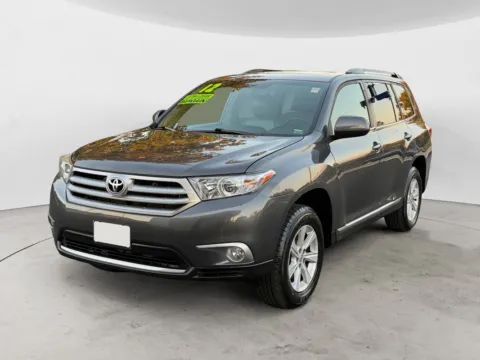 Gray 2012 TOYOTA HIGHLANDER SE for sale in Kansas City, MO
