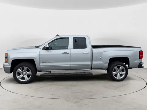 More photos of 2015 CHEVROLET SILVERADO LT at AutoZoom, MO