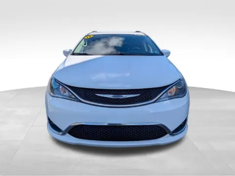 Photos of 2019 Chrysler Pacifica Touring L for sale in null, null at Electric Car Corner