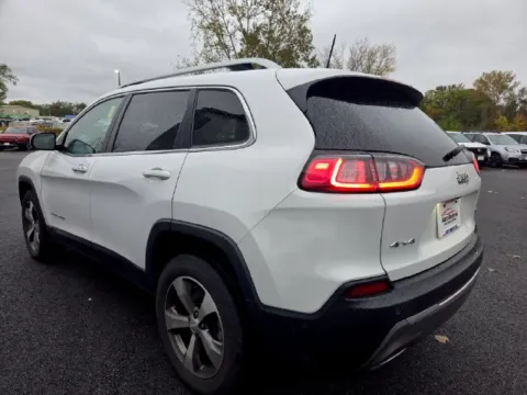 More photos of 2021 Jeep Cherokee Limited at Electric Car Corner, null