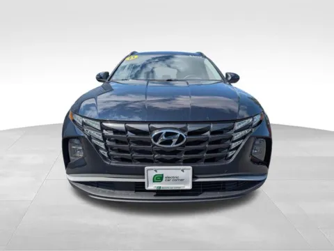 Photos of 2023 Hyundai Tucson Plug-In Hybrid SEL for sale in Farmington, NY at Electric Car Corner