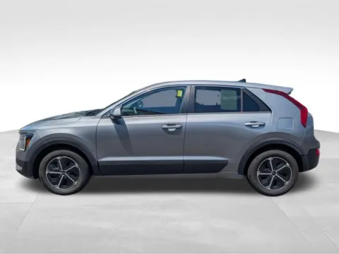 More photos of 2023 Kia Niro LX at Electric Car Corner, NY