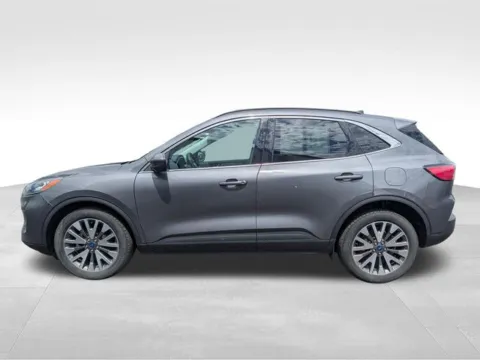 More photos of 2022 Ford Escape Hybrid Titanium at Electric Car Corner, NY