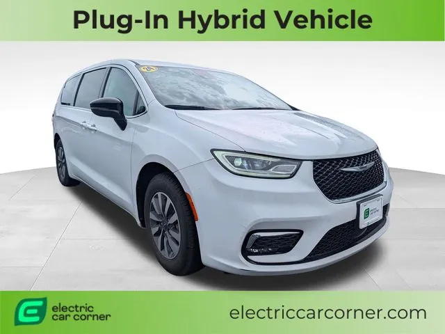 White 2024 Chrysler Pacifica Hybrid Select for sale in Farmington, NY