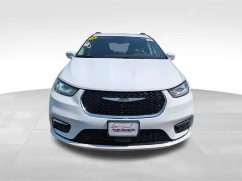 Photos of 2022 Chrysler Pacifica Touring L for sale in Farmington, NY at Electric Car Corner