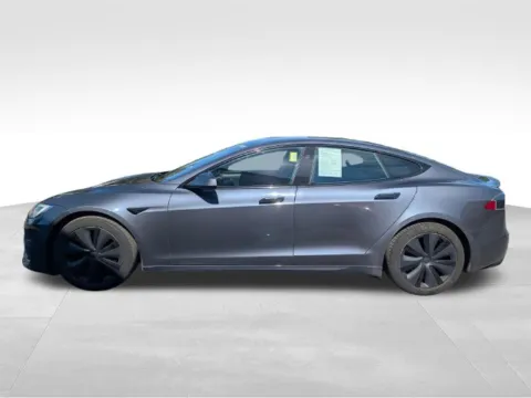 More photos of 2021 Tesla Model S Plaid at Electric Car Corner, NY