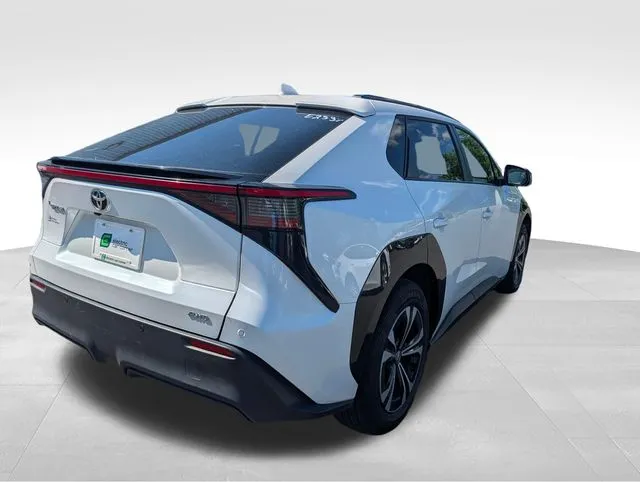 2023 Toyota bZ4X XLE - Photo 8