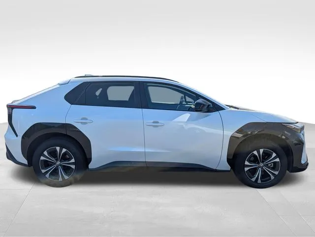 2023 Toyota bZ4X XLE - Photo 9