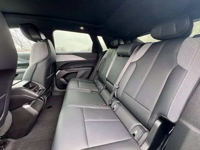 2024 Cadillac LYRIQ Tech - Photo 18