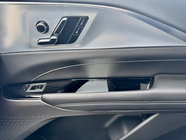 2024 Cadillac LYRIQ Tech - Photo 17