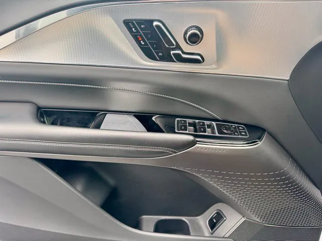 2024 Cadillac LYRIQ Tech - Photo 16