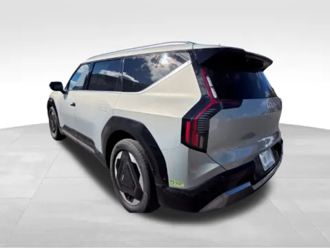 More photos of 2024 Kia EV9 Land at Electric Car Corner, NY