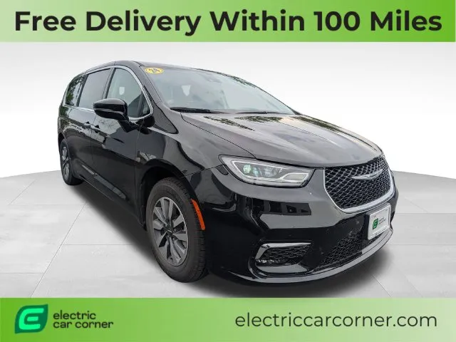 Black 2024 Chrysler Pacifica Hybrid Select for sale in Farmington, NY