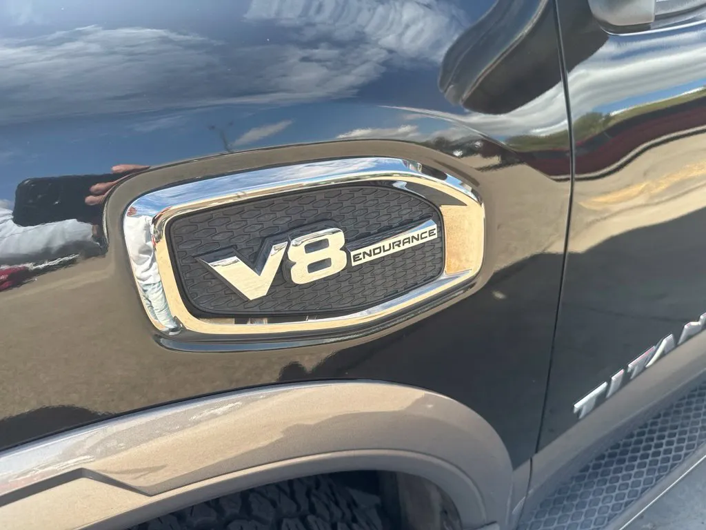 Nissan Titan photo 18
