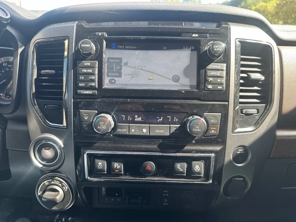 Nissan Titan photo 8