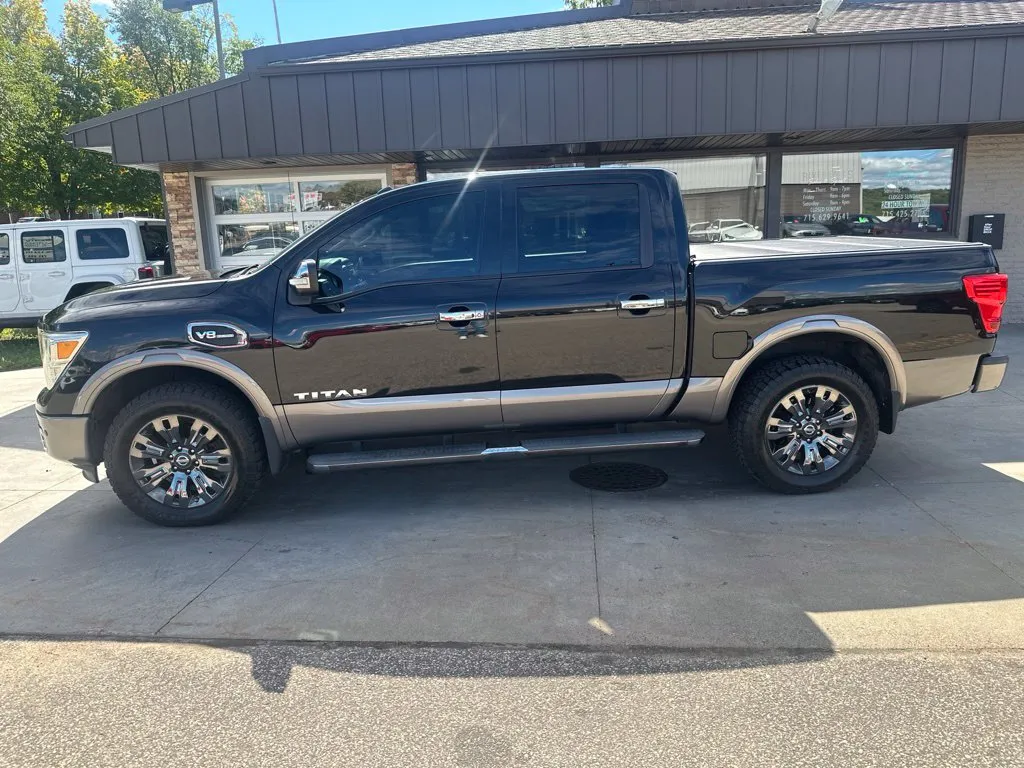 Nissan Titan photo 17