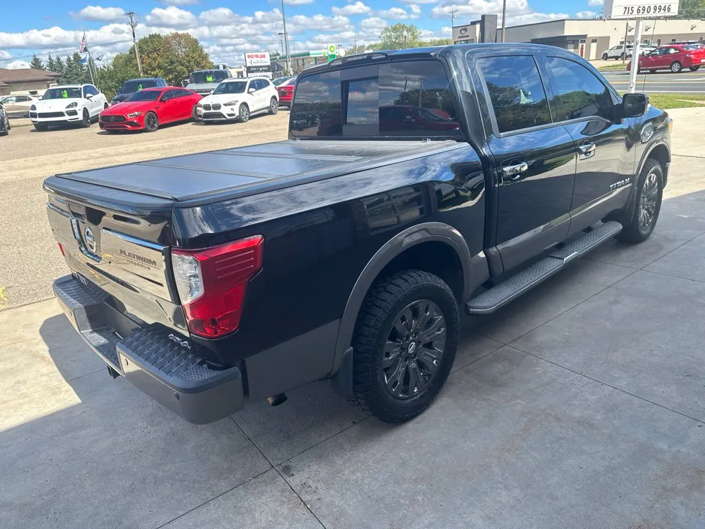 Nissan Titan photo 2