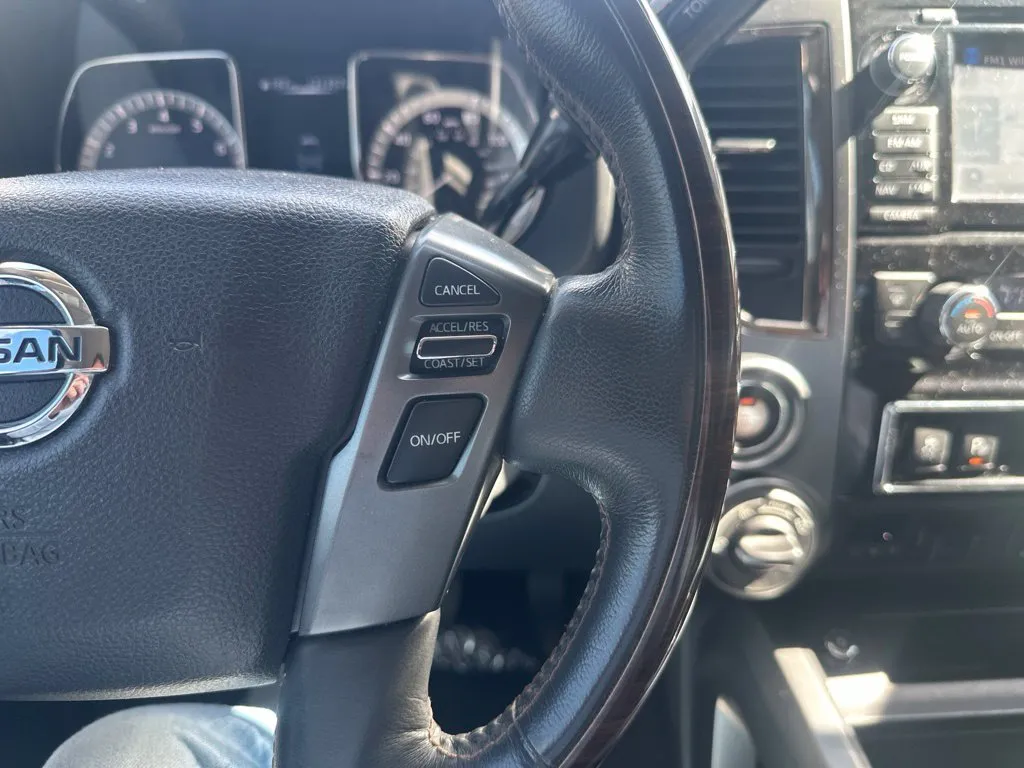 Nissan Titan photo 9