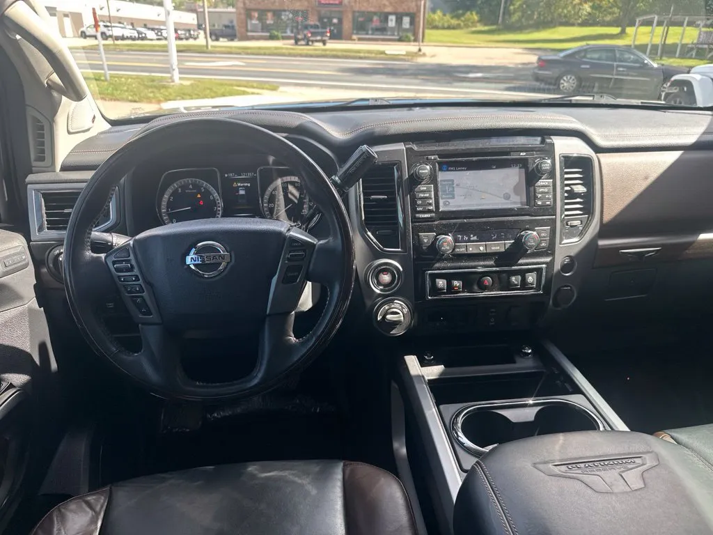 Nissan Titan photo 5