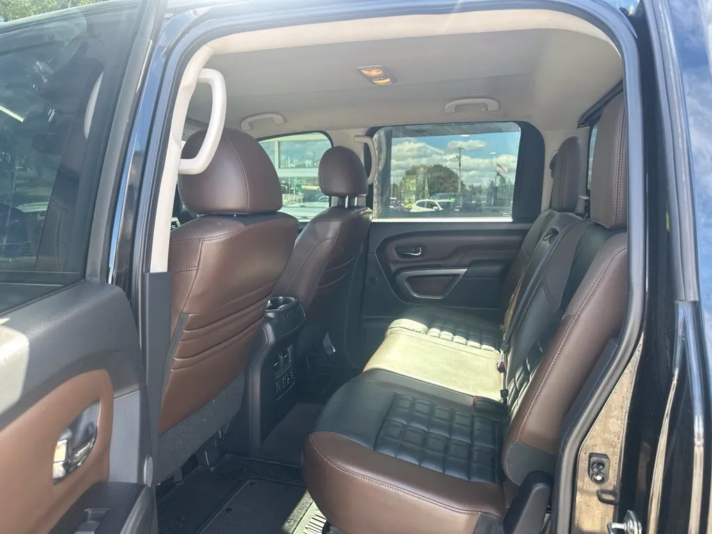 Nissan Titan photo 4