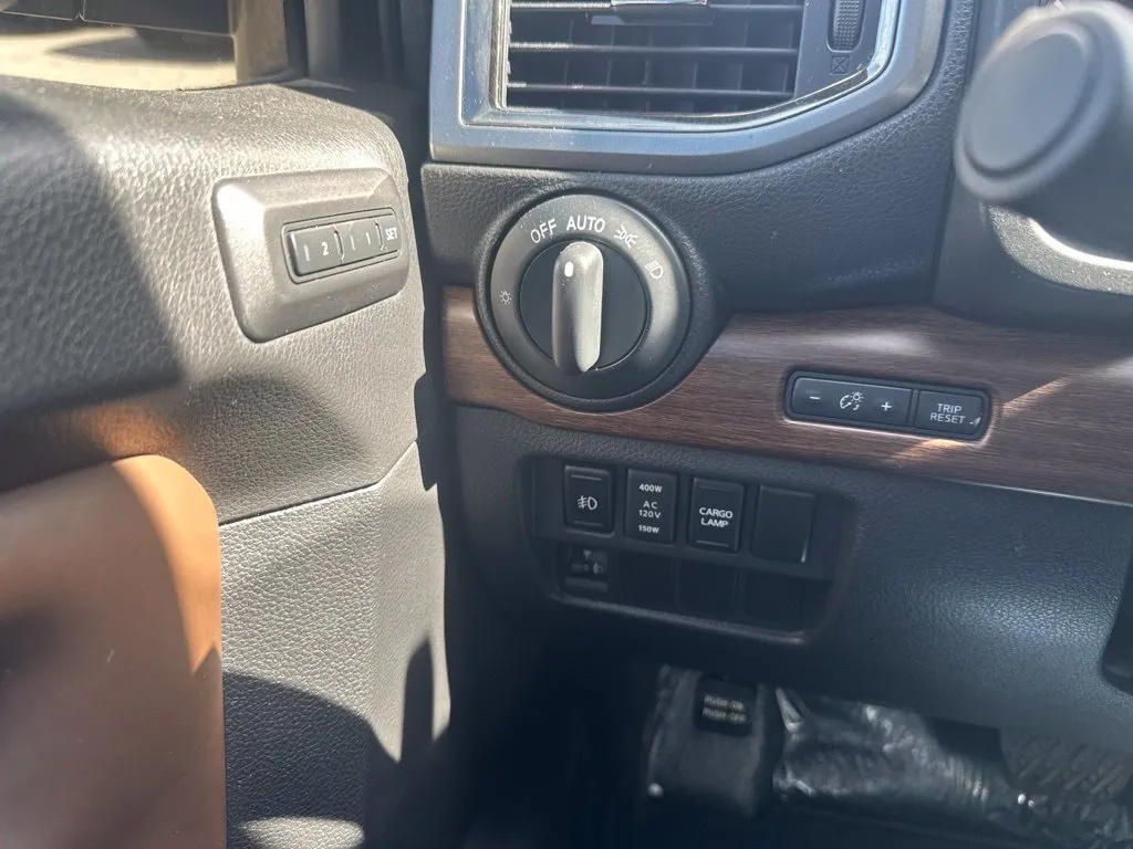 Nissan Titan photo 11