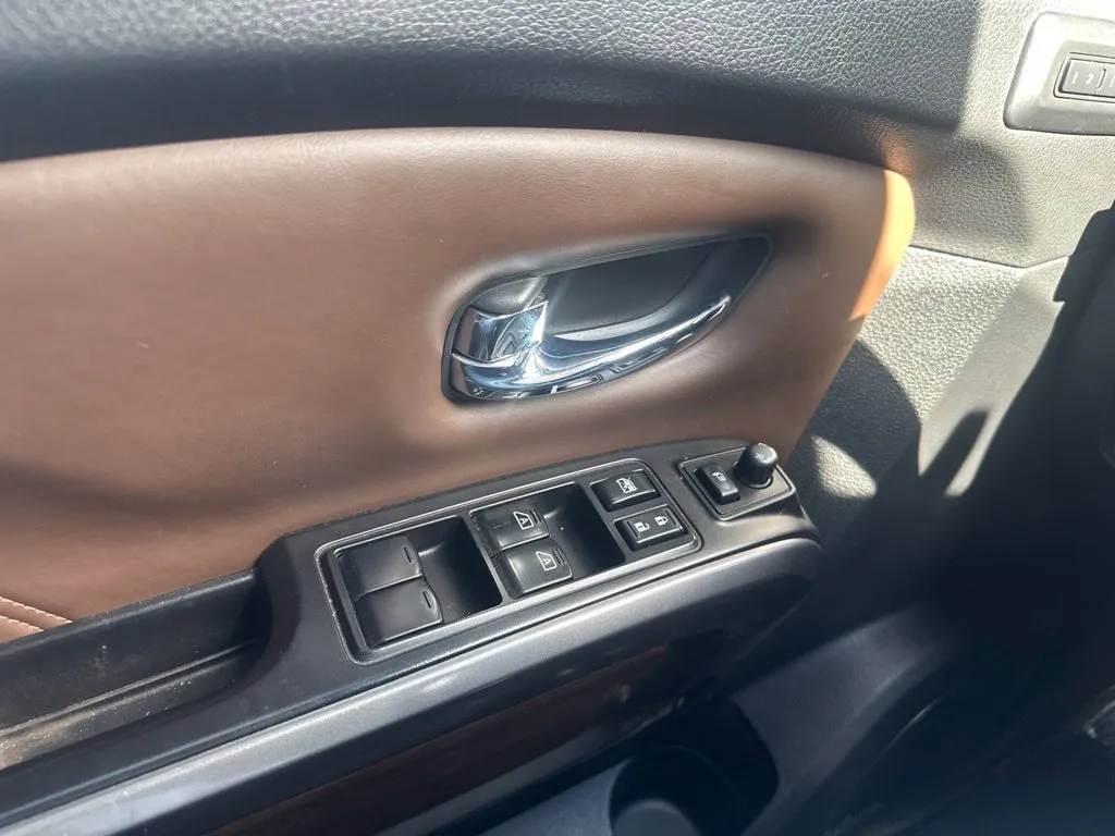 Nissan Titan photo 12