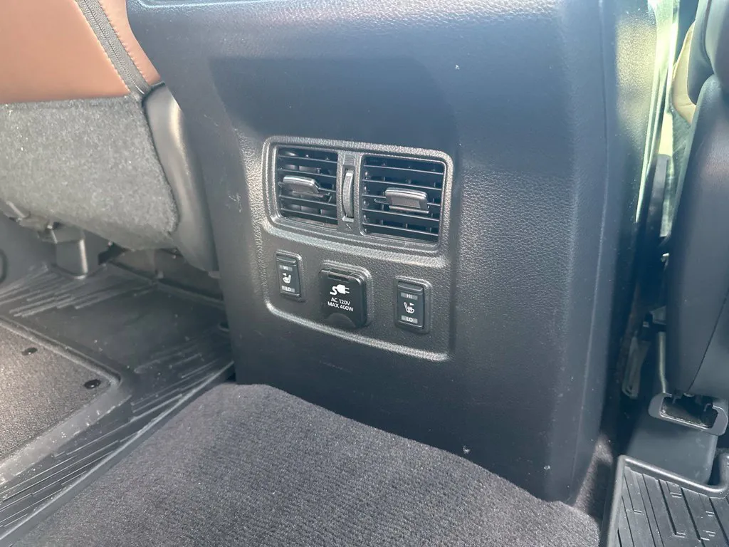 Nissan Titan photo 23