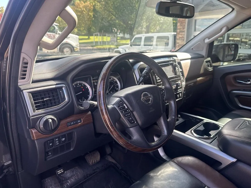 Nissan Titan photo 6