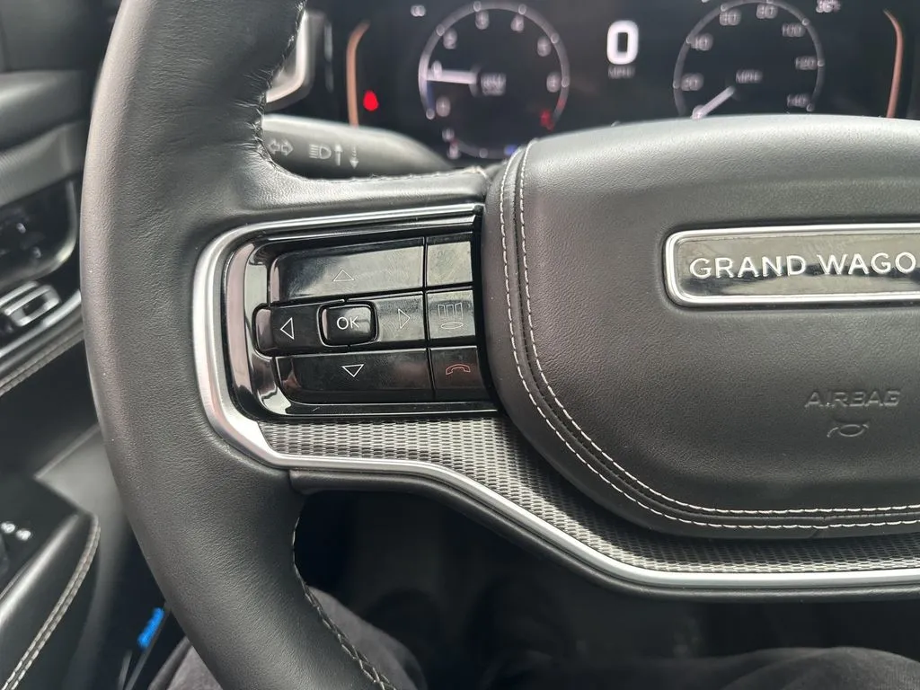 Jeep Grand Wagoneer photo 12