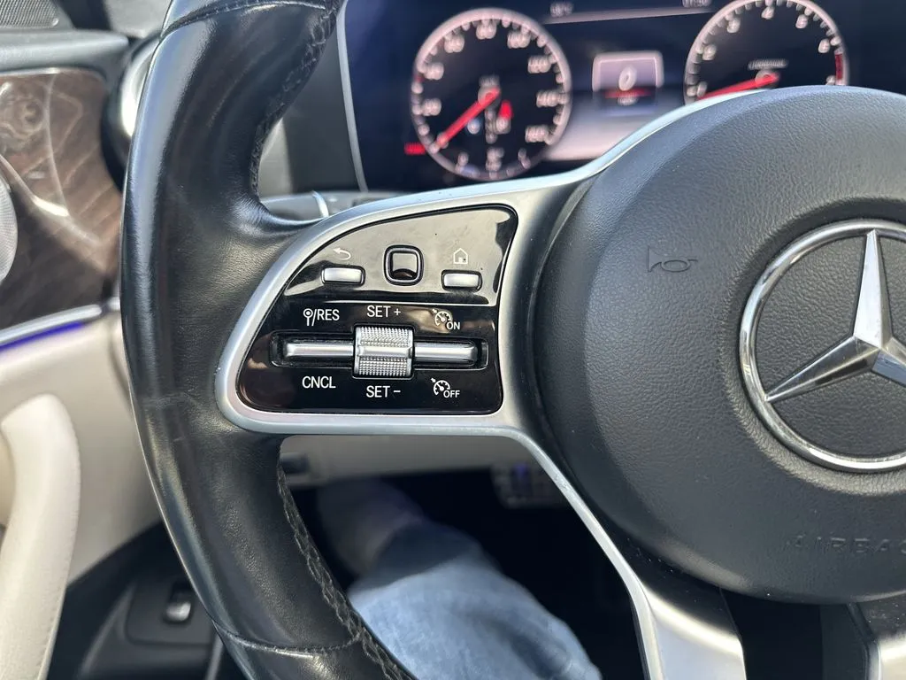 Mercedes-Benz E-Class photo 11