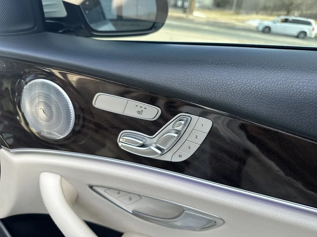 Mercedes-Benz E-Class photo 21