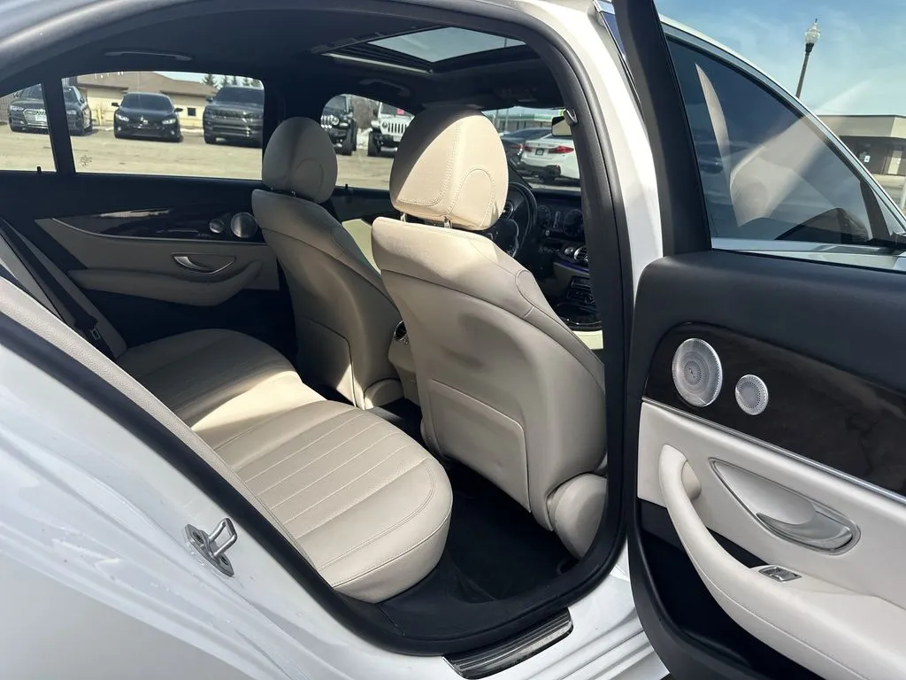 Mercedes-Benz E-Class photo 22