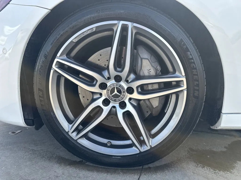 Mercedes-Benz E-Class photo 17