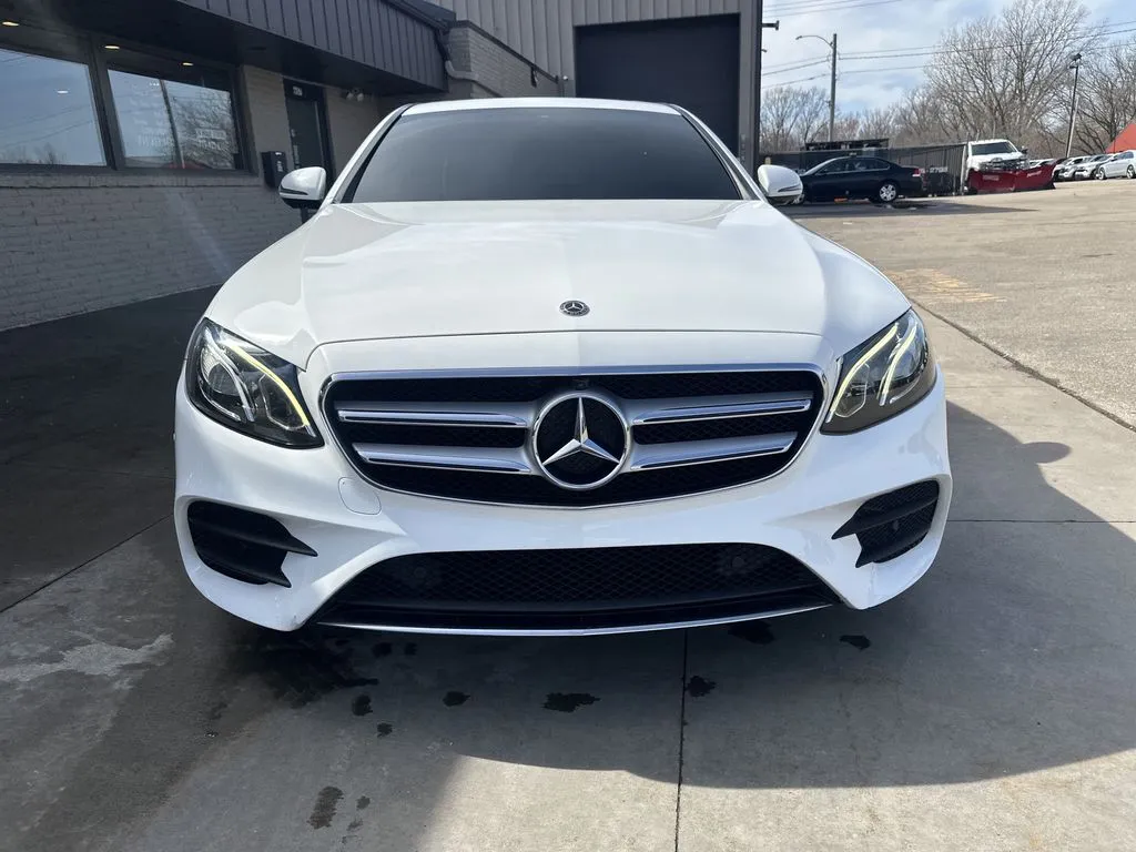 Mercedes-Benz E-Class photo 18