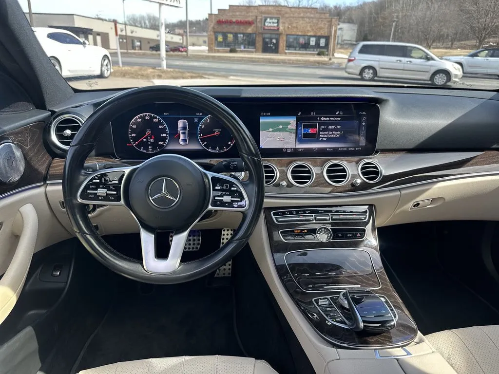 Mercedes-Benz E-Class photo 5