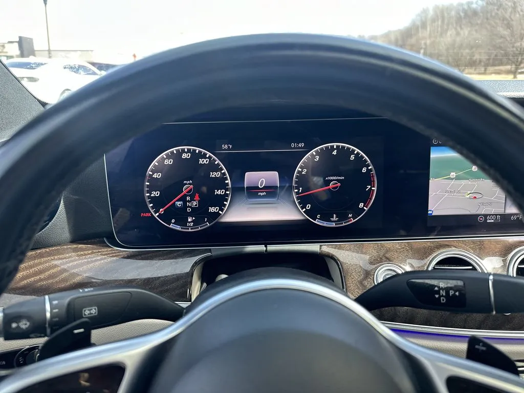 Mercedes-Benz E-Class photo 7
