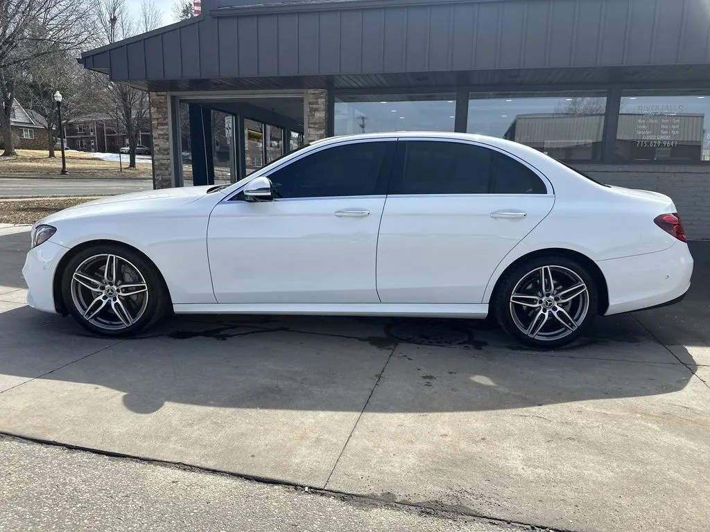 Mercedes-Benz E-Class photo 16